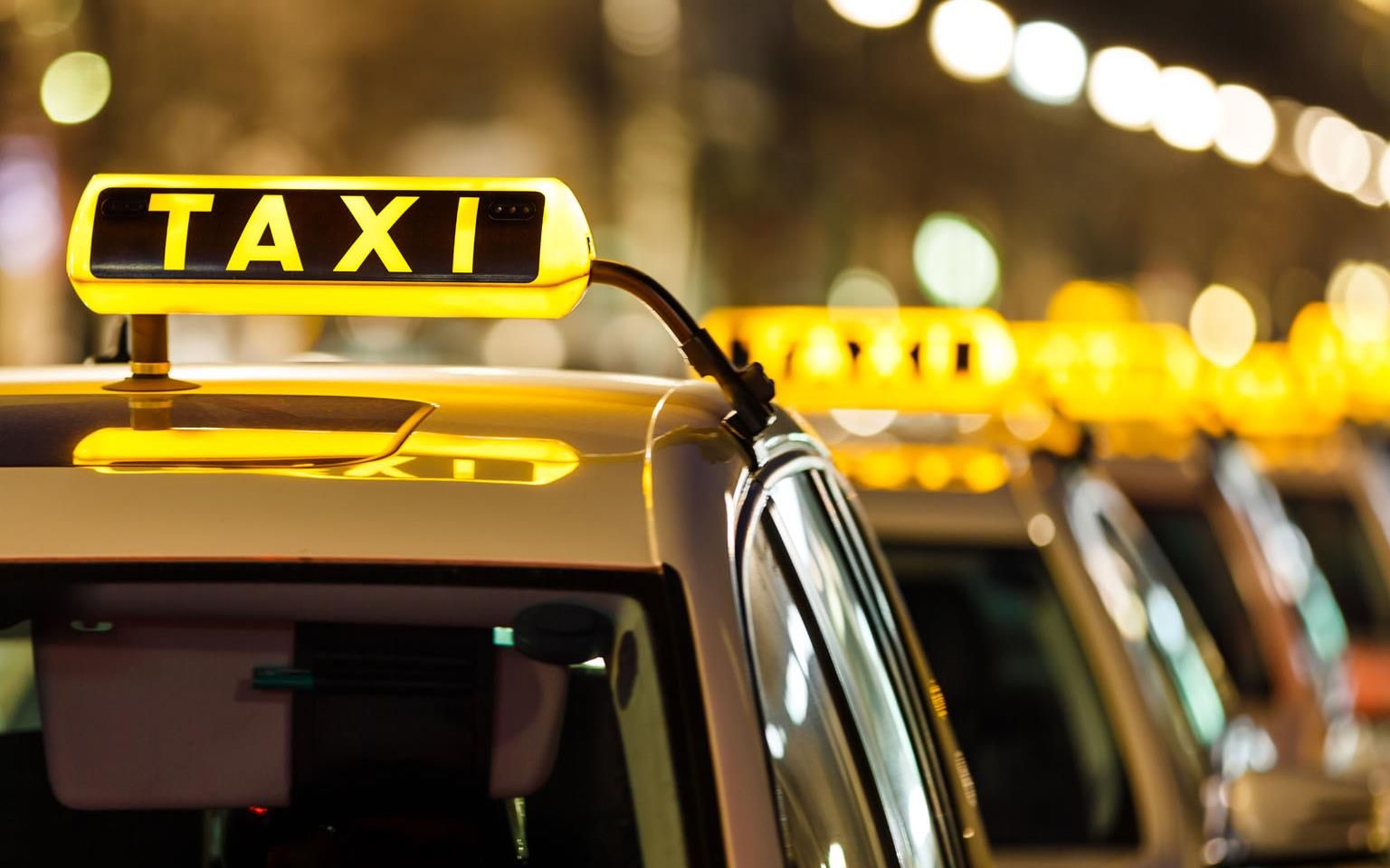 How Can Hiring An Airport Taxi Service Help Improve Efficiency
