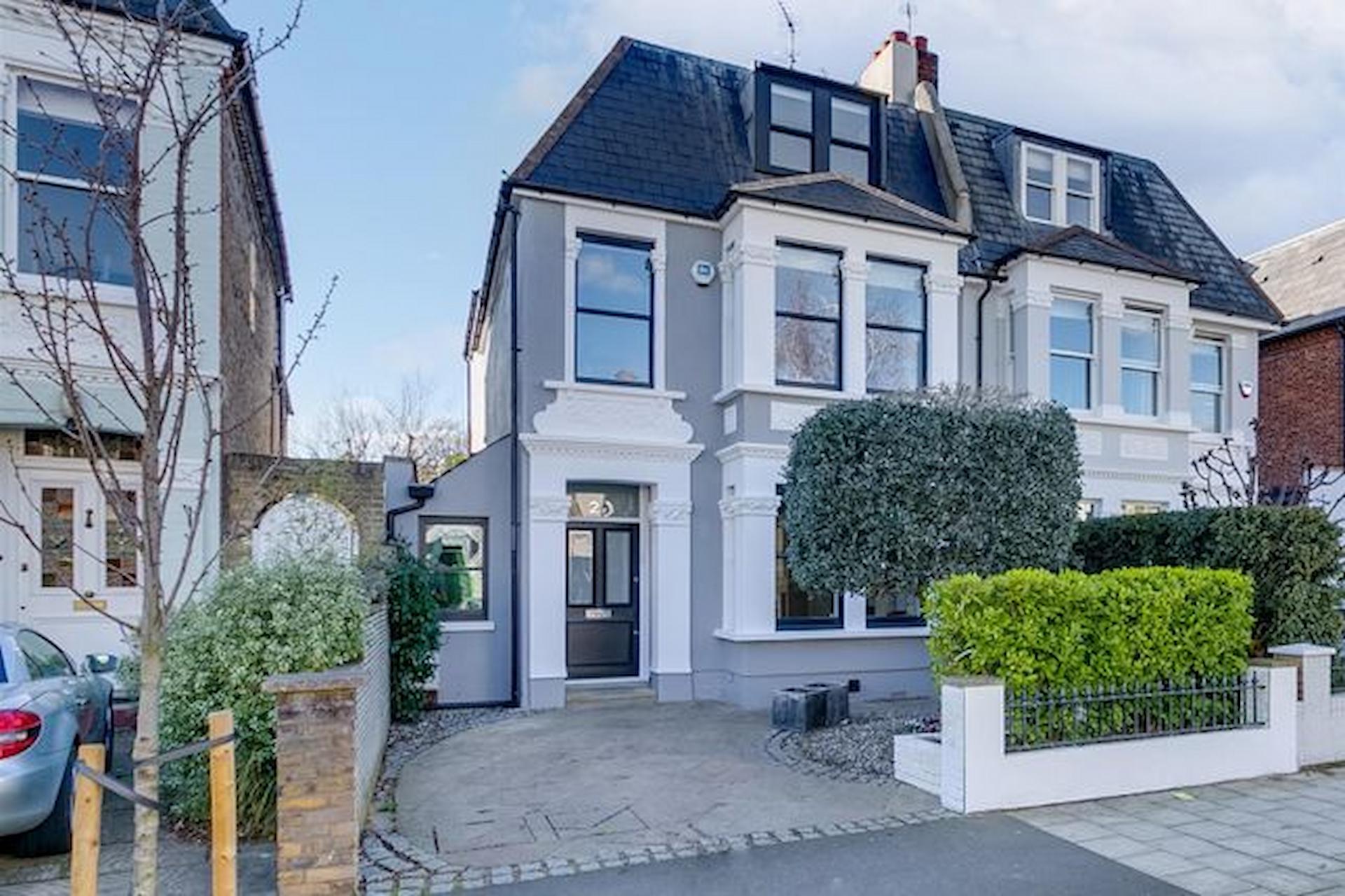 Which Estate Agents Should You Hire In Chiswick?