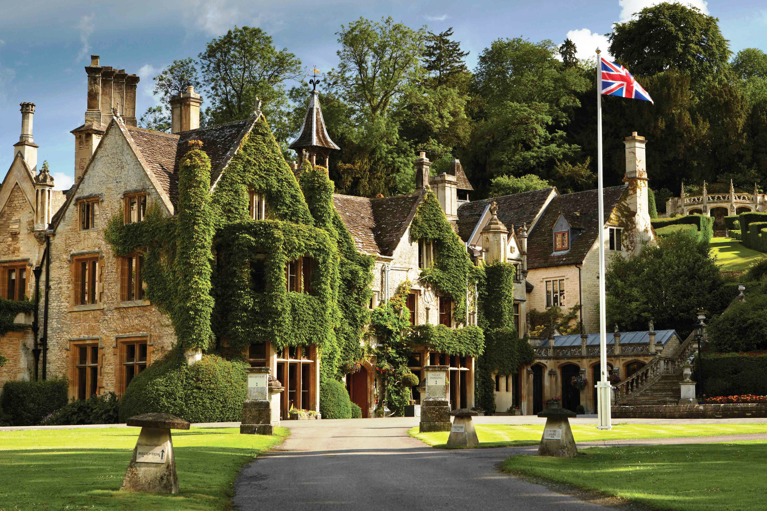 Top Reasons For Booking Your Wedding Venue In Advance